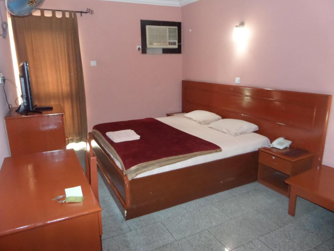 Hotel Newcastle Лагос Экстерьер фото