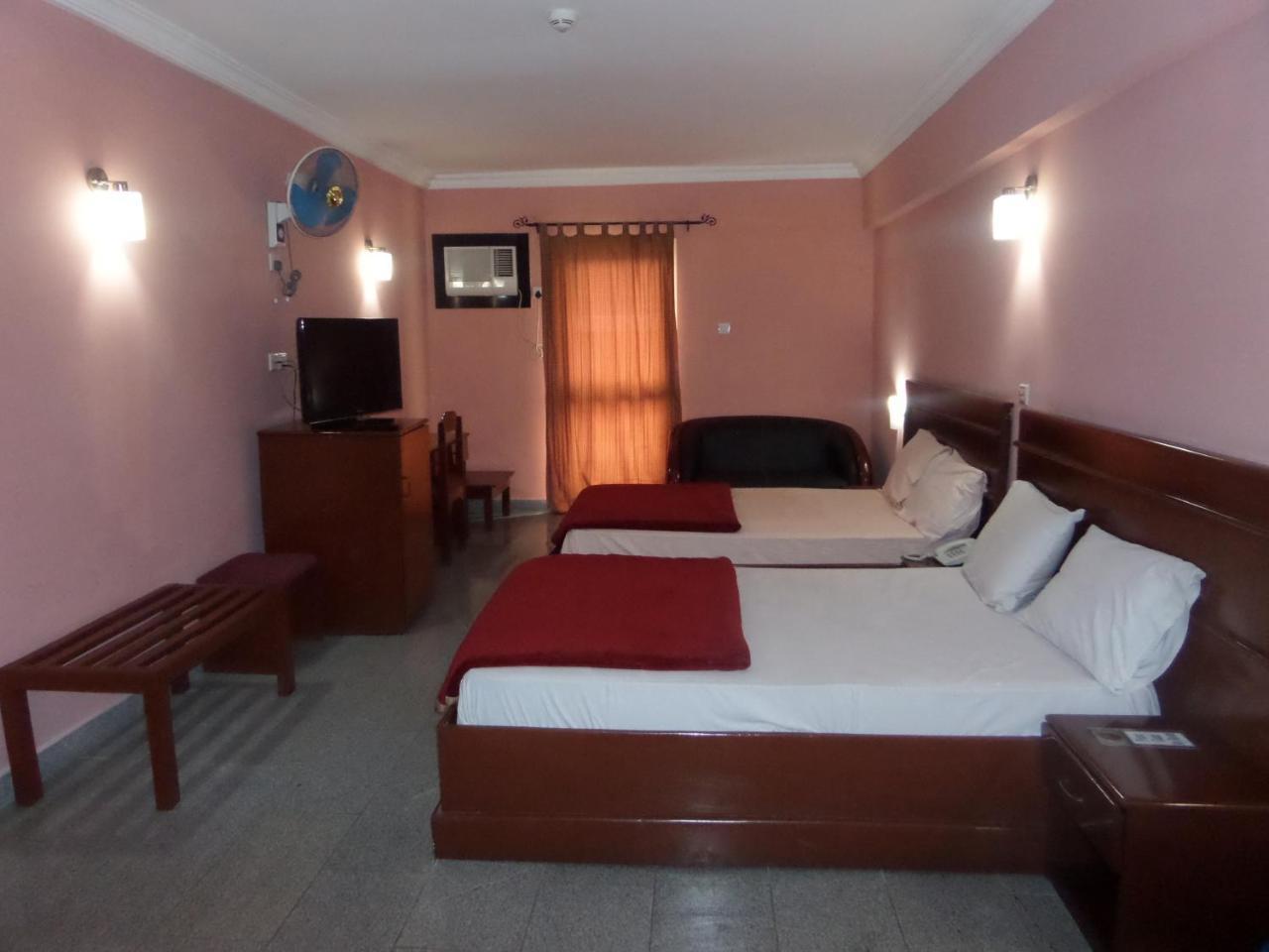Hotel Newcastle Лагос Экстерьер фото